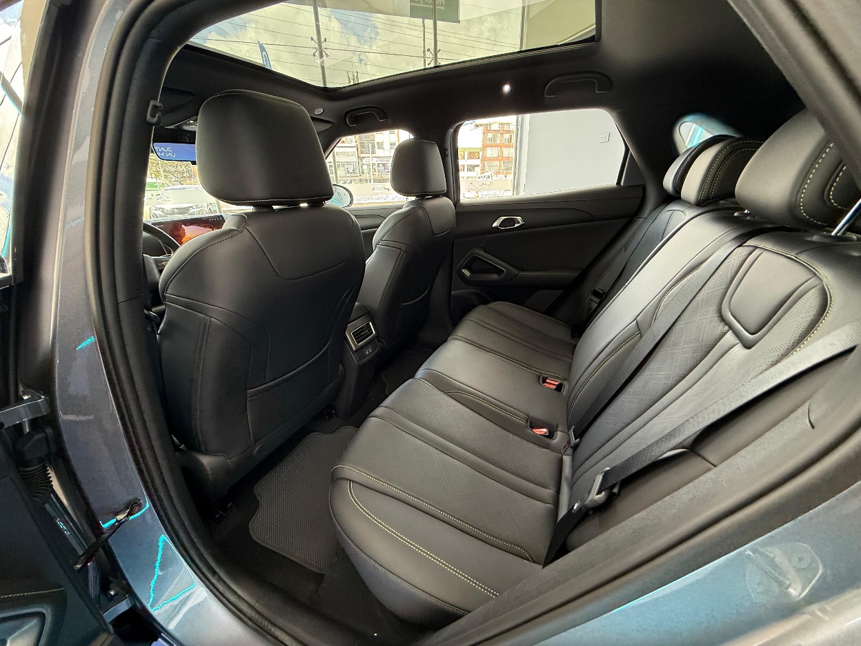 El híbrido que llegó a sacudir el tablero: así se siente la nueva BYD Yuan UP DM-i en Colombia — foto 3