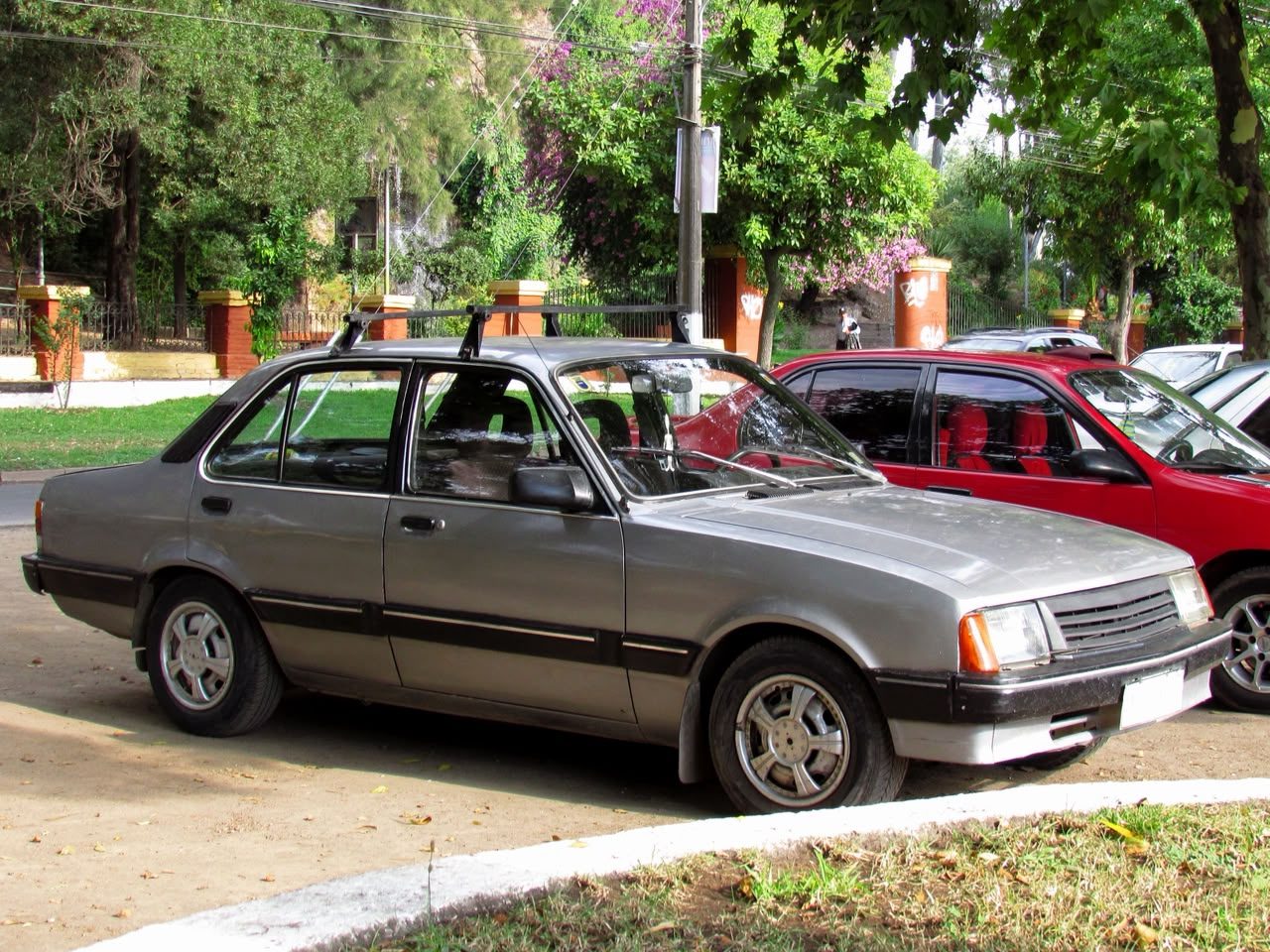 El Indestructible Señor de los Caminos: Chevrolet Chevette Sedán (4 Puertas) en Colombia — foto 1