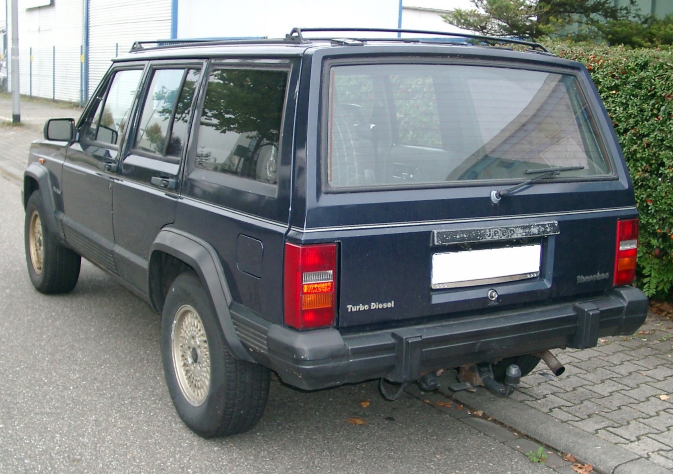 El último dinosaurio noble: Por qué la Jeep Cherokee XJ V8 y la mística de los noventa siguen acelerando nuestros corazones — foto 2